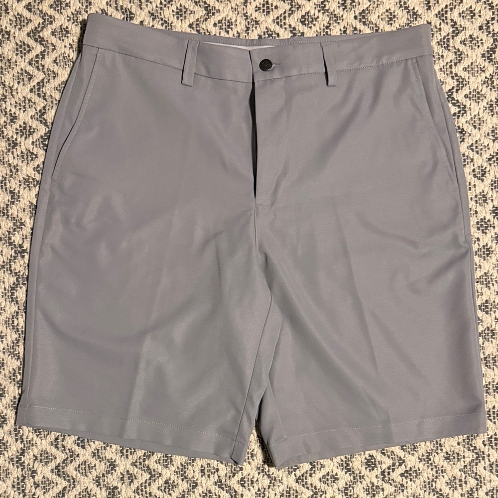 Callaway men’s golf shorts- size 34 like new